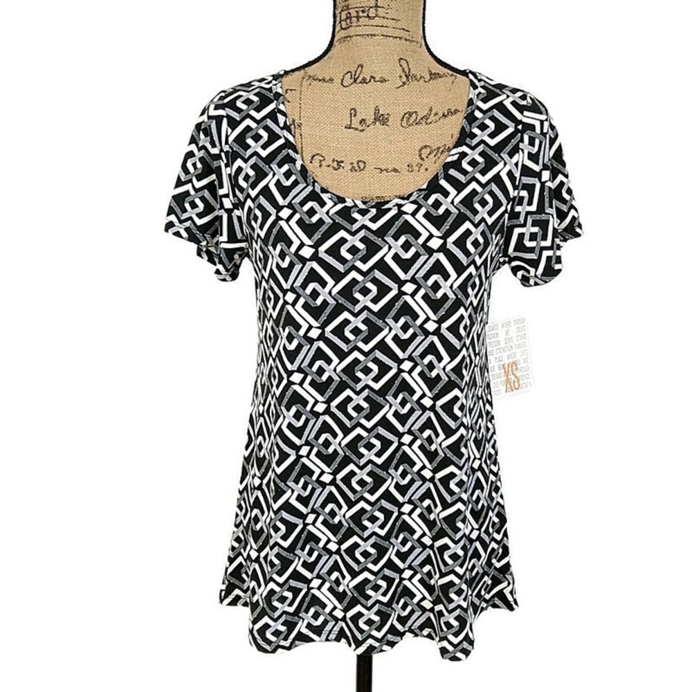 NWT LulaRoe Classic T Shirt Black Geometric Scoop Neck Short Sleeve sz XS